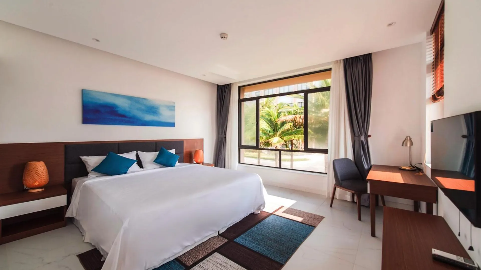 Sunny Smes - Virgo Nha Trang Apartment