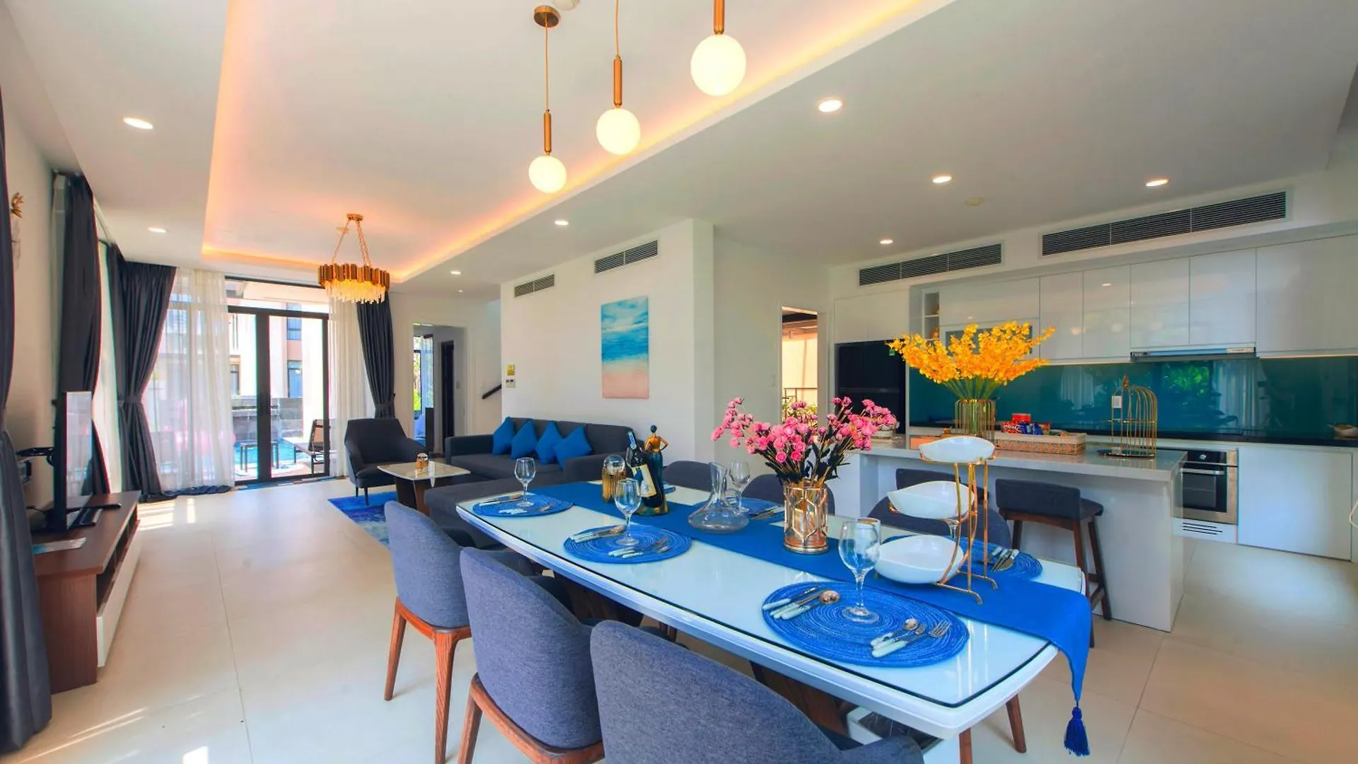 Sunny Smes - Virgo Nha Trang Apartment