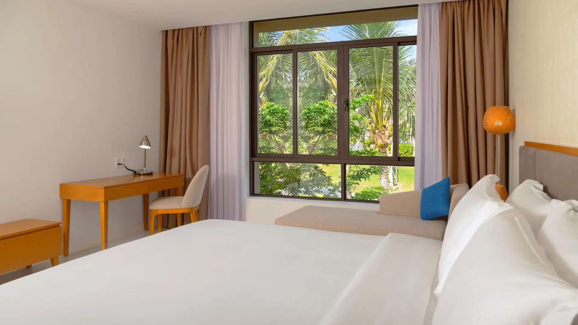Sunny Smes - Virgo Nha Trang Apartment