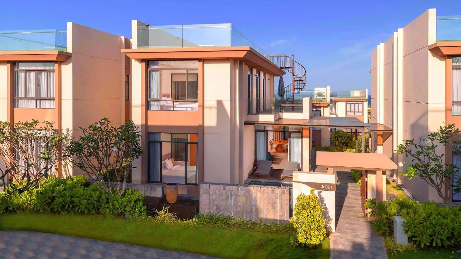 Sunny Smes - Virgo Nha Trang Apartment