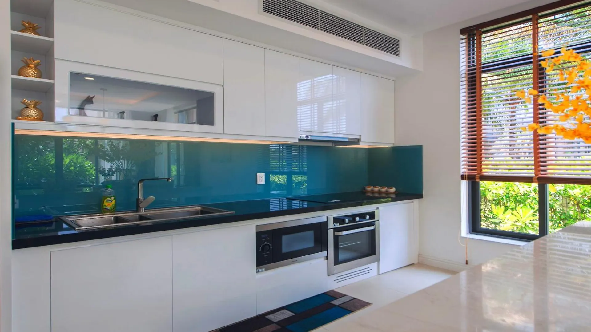 Sunny Smes - Virgo Nha Trang Apartment 0*,  Vietnam