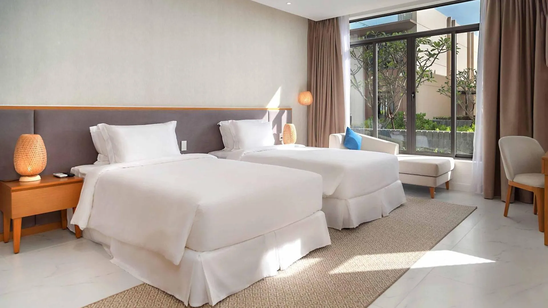 Sunny Smes - Virgo Nha Trang Apartment