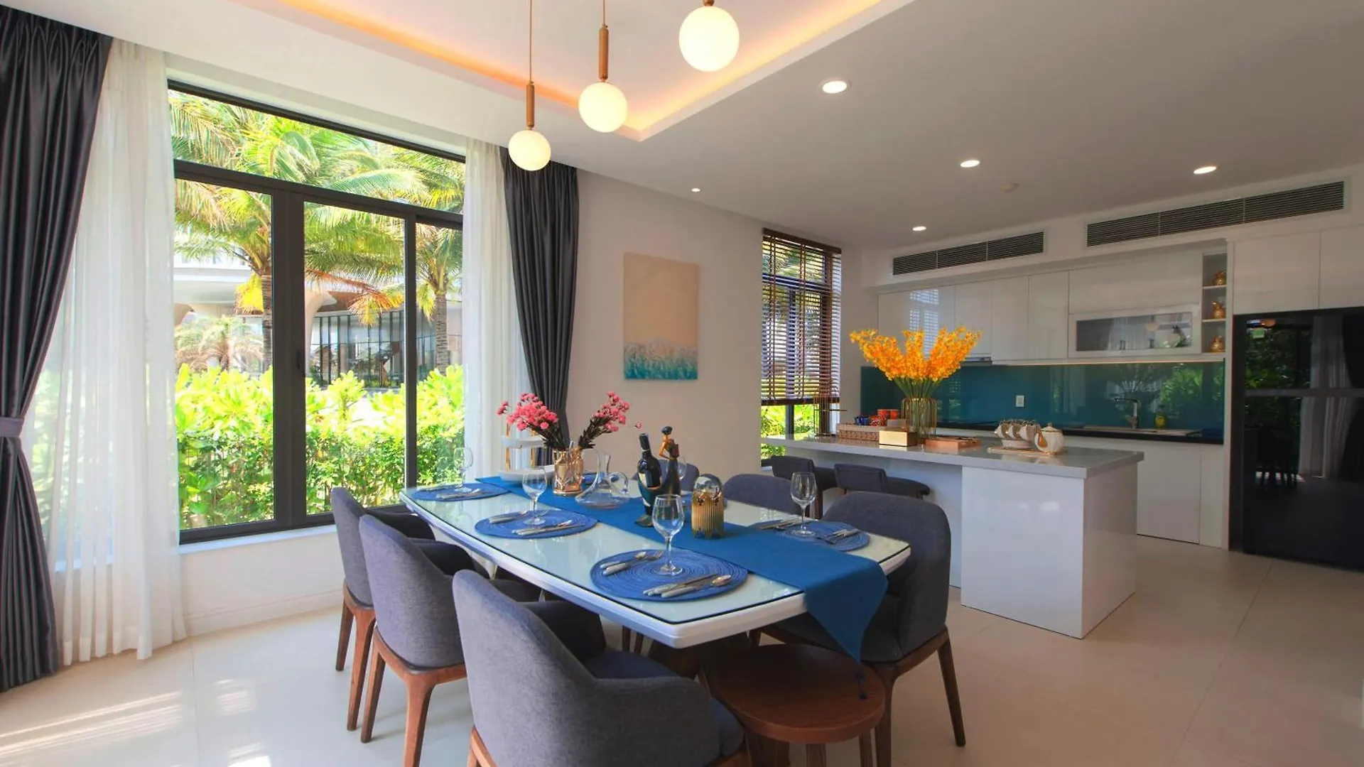 Sunny Smes - Virgo Nha Trang Apartment